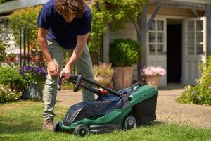 Bosch Advanced Rotak 650 Elektrikli Çim Biçme Makinesi